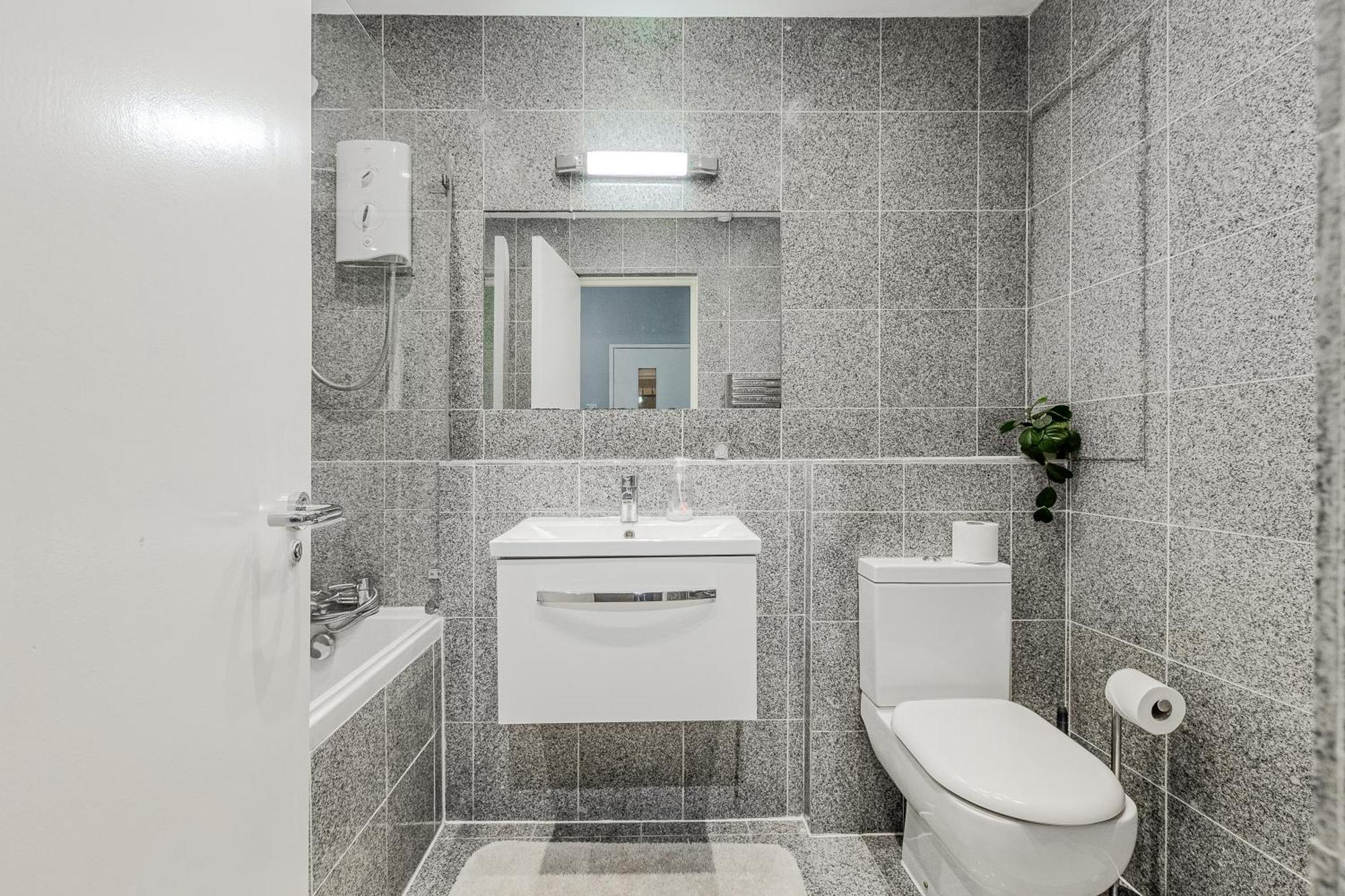 Stunning Central 2Br Flat Btw Soho & Covent Garden Londra Exterior foto